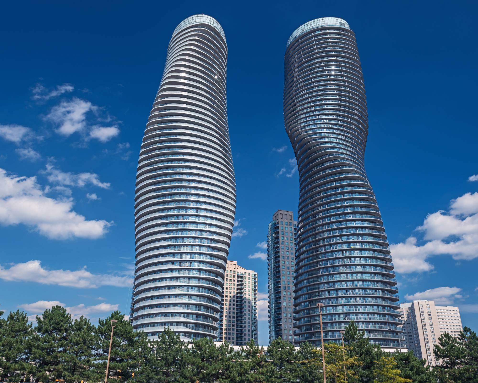 marilyn-monroe-towers-mississauga